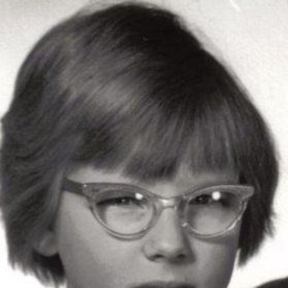 Meet your Posher, Debra - Picture 1 of 1